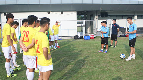 HLV trưởng vắng mặt, U19 Việt Nam rèn penalty